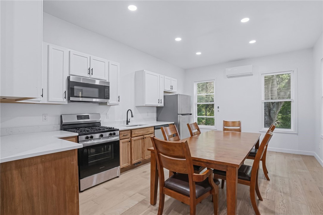 152 Laurel Hill Avenue