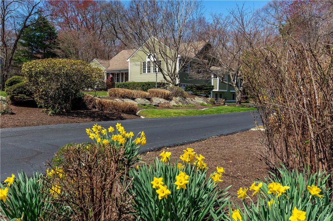 454 N. Quidnessett Rd Road