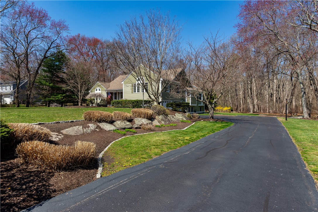 454 N. Quidnessett Rd Road