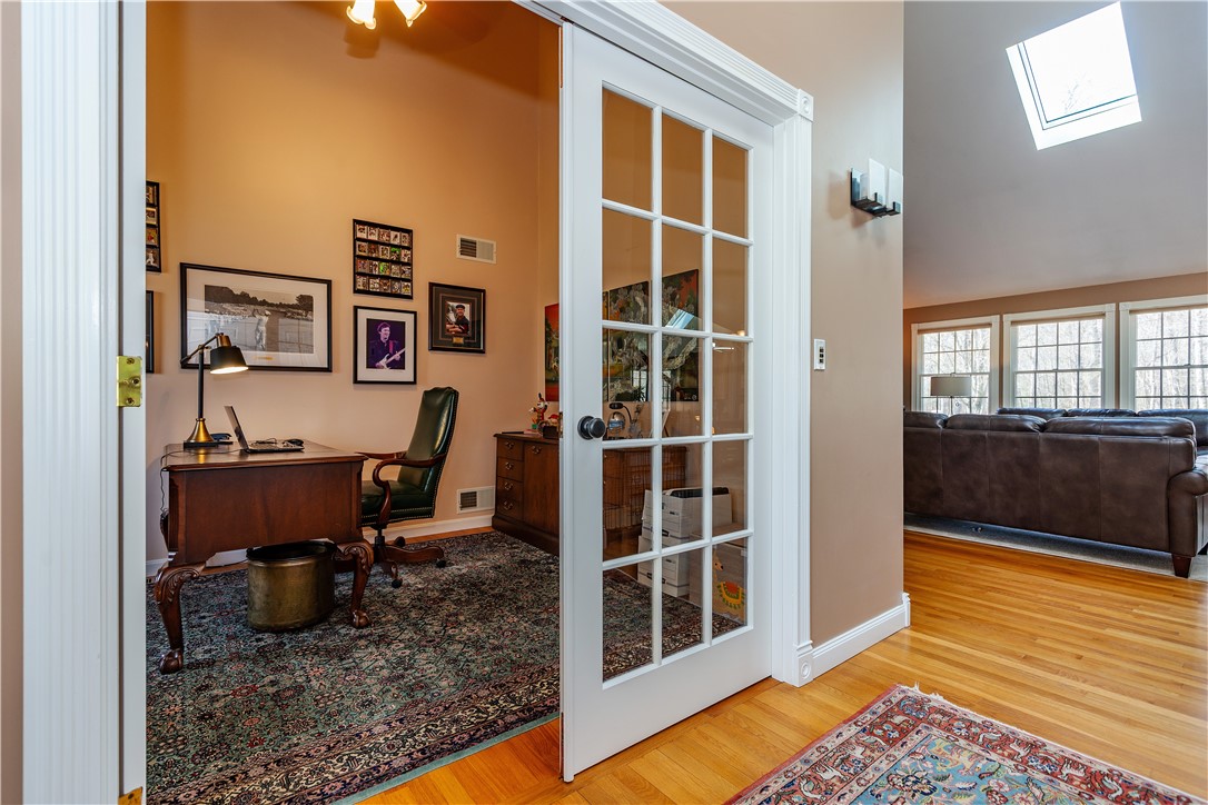 454 N. Quidnessett Rd Road