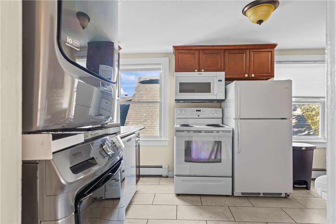 Newport, Rhode Island 02840, United States, 3 Bedrooms Bedrooms, ,1 BathroomBathrooms,Residential,Active,237940