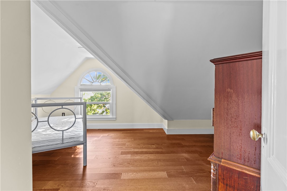 Newport, Rhode Island 02840, United States, 3 Bedrooms Bedrooms, ,1 BathroomBathrooms,Residential,Active,237940