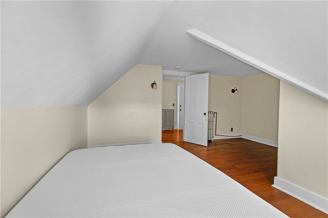 Newport, Rhode Island 02840, United States, 3 Bedrooms Bedrooms, ,1 BathroomBathrooms,Residential,Active,237940