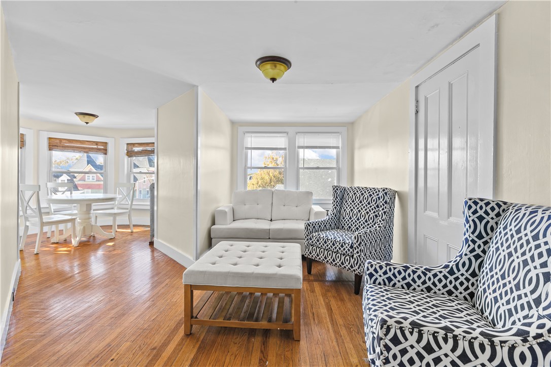 Newport, Rhode Island 02840, United States, 3 Bedrooms Bedrooms, ,1 BathroomBathrooms,Residential,Active,237940