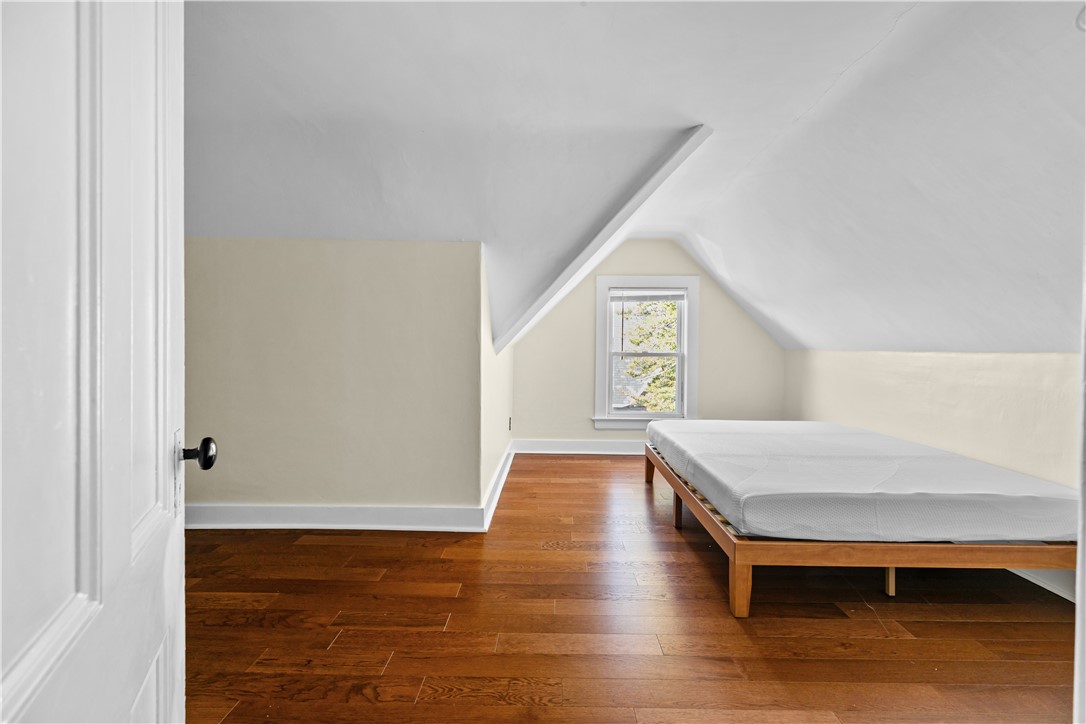 Newport, Rhode Island 02840, United States, 3 Bedrooms Bedrooms, ,1 BathroomBathrooms,Residential,Active,237940