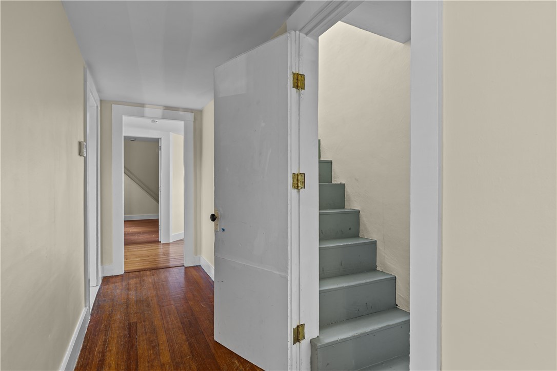 Newport, Rhode Island 02840, United States, 3 Bedrooms Bedrooms, ,1 BathroomBathrooms,Residential,Active,237940