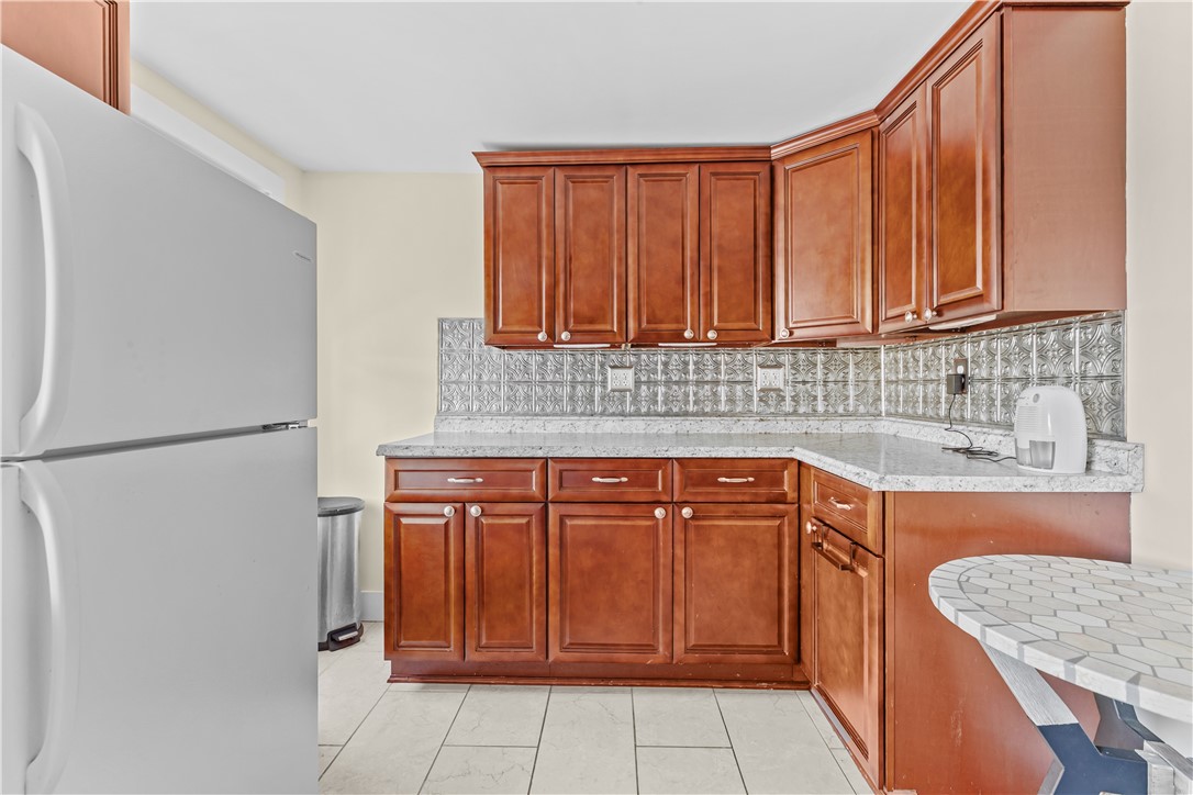 Newport, Rhode Island 02840, United States, 3 Bedrooms Bedrooms, ,1 BathroomBathrooms,Residential,Active,237940