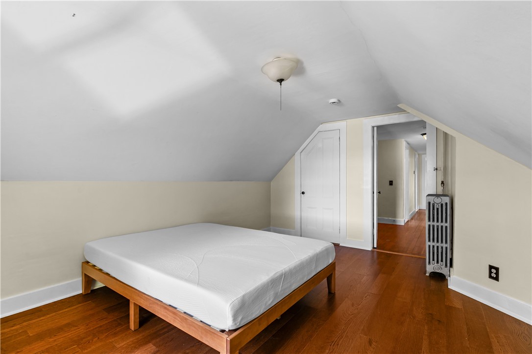 Newport, Rhode Island 02840, United States, 3 Bedrooms Bedrooms, ,1 BathroomBathrooms,Residential,Active,237940