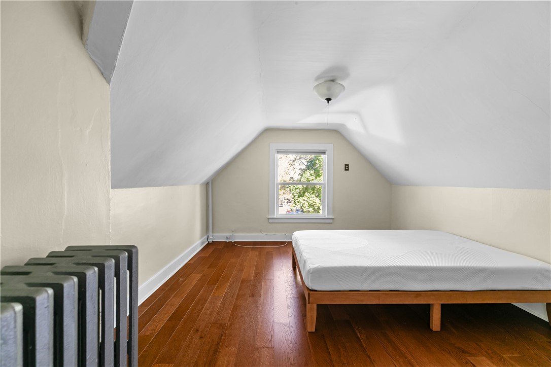 Newport, Rhode Island 02840, United States, 3 Bedrooms Bedrooms, ,1 BathroomBathrooms,Residential,Active,237940