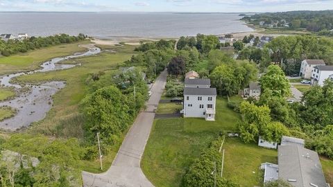 15 Spadina Avenue Warwick RI 02889