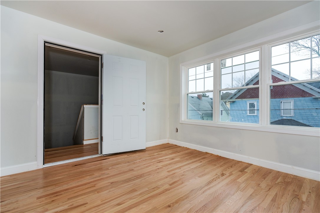 Providence, Rhode Island 02908, United States, 8 Bedrooms Bedrooms, ,4 BathroomsBathrooms,Residential,Pending,91942