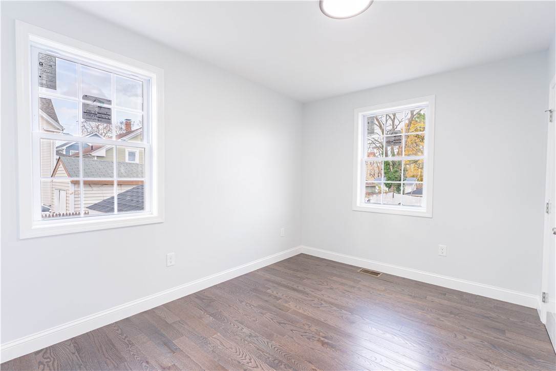 Providence, Rhode Island 02908, United States, 8 Bedrooms Bedrooms, ,4 BathroomsBathrooms,Residential,Pending,91942