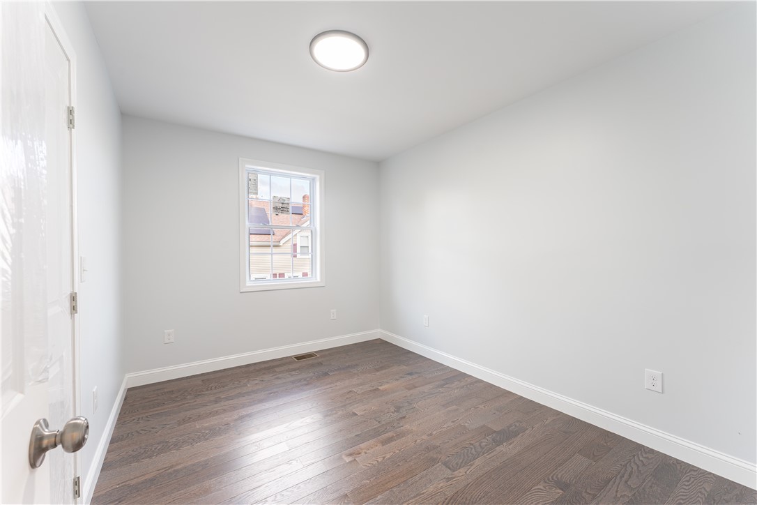 Providence, Rhode Island 02908, United States, 8 Bedrooms Bedrooms, ,4 BathroomsBathrooms,Residential,Pending,91942