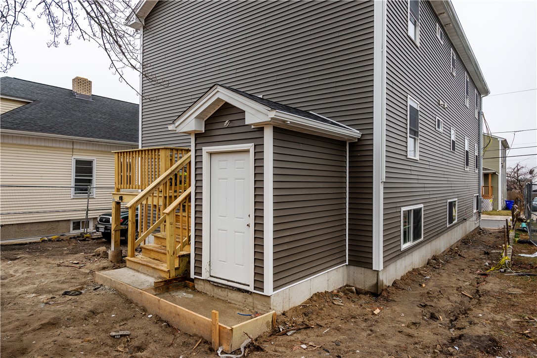 Providence, Rhode Island 02908, United States, 8 Bedrooms Bedrooms, ,4 BathroomsBathrooms,Residential,Pending,91942