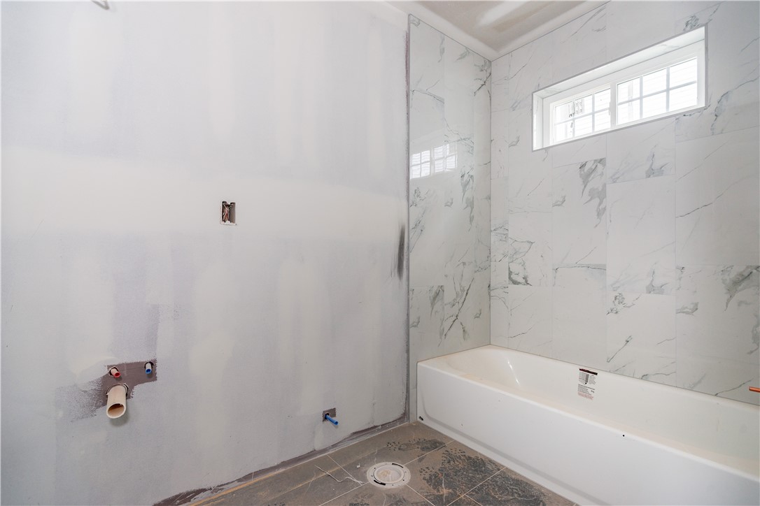 Providence, Rhode Island 02908, United States, 8 Bedrooms Bedrooms, ,4 BathroomsBathrooms,Residential,Pending,91942