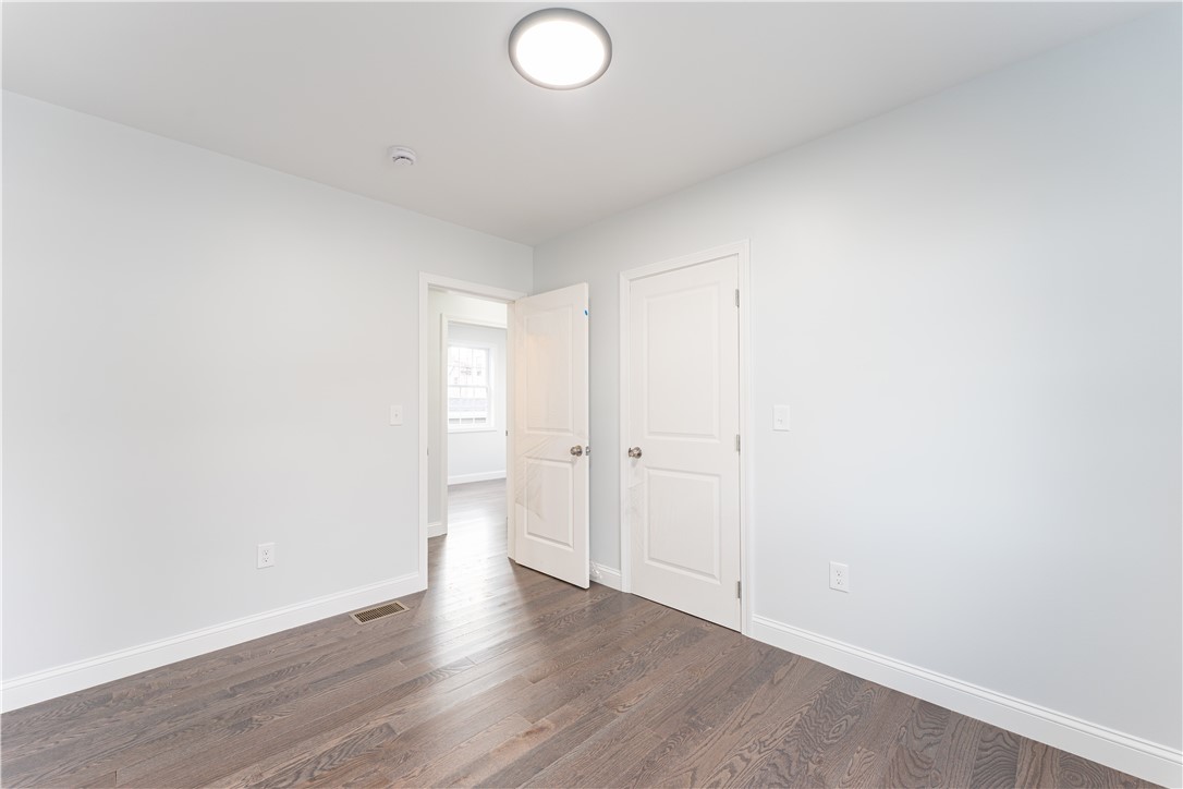 Providence, Rhode Island 02908, United States, 8 Bedrooms Bedrooms, ,4 BathroomsBathrooms,Residential,Pending,91942