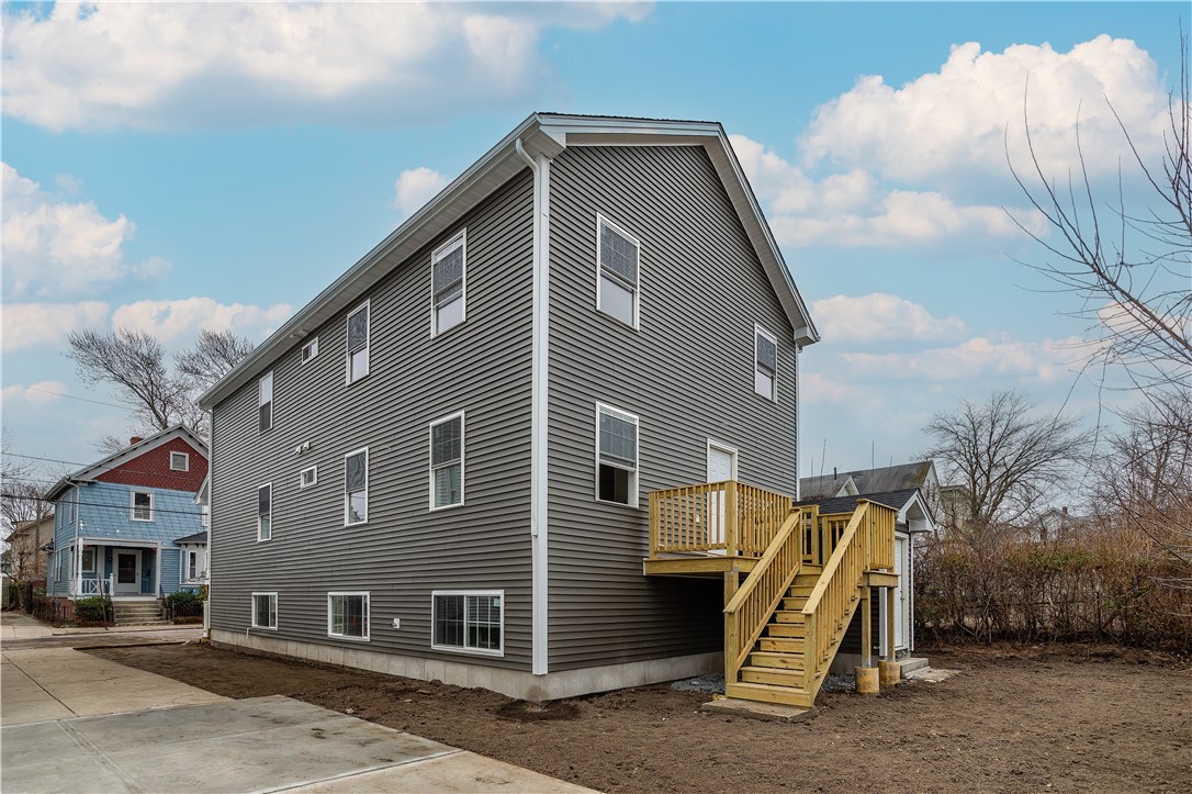 Providence, Rhode Island 02908, United States, 8 Bedrooms Bedrooms, ,4 BathroomsBathrooms,Residential,Pending,91942