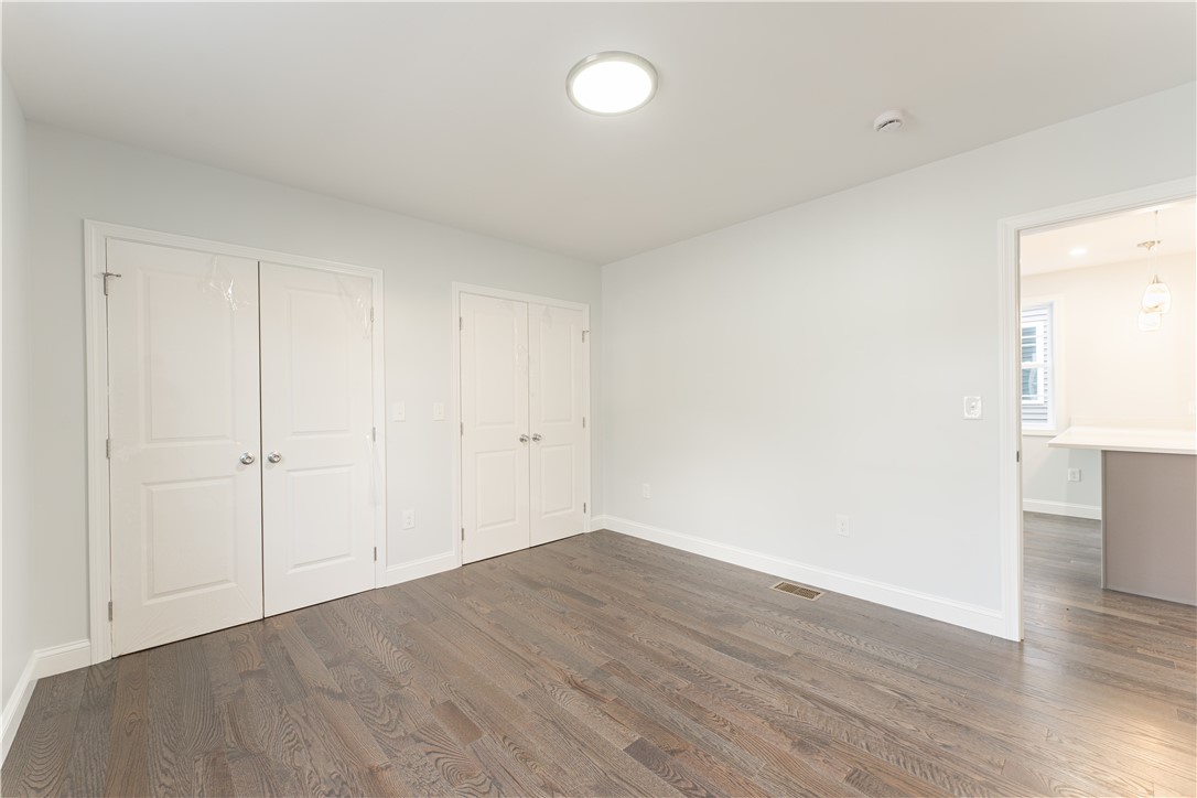 Providence, Rhode Island 02908, United States, 8 Bedrooms Bedrooms, ,4 BathroomsBathrooms,Residential,Pending,91942