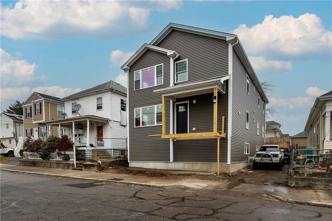 Providence, Rhode Island 02908, United States, 8 Bedrooms Bedrooms, ,4 BathroomsBathrooms,Residential,Pending,91942