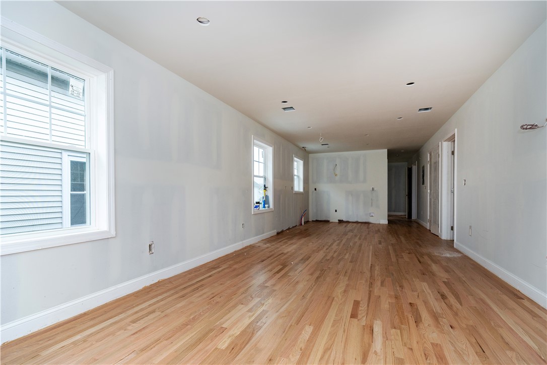 Providence, Rhode Island 02908, United States, 8 Bedrooms Bedrooms, ,4 BathroomsBathrooms,Residential,Pending,91942