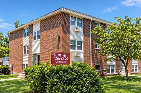 76 PARK ST APT 6, PAWTUCKET, RI 02860 - Image 7483d9b8a14514be4c55e252d9a0c59d/1971878286
