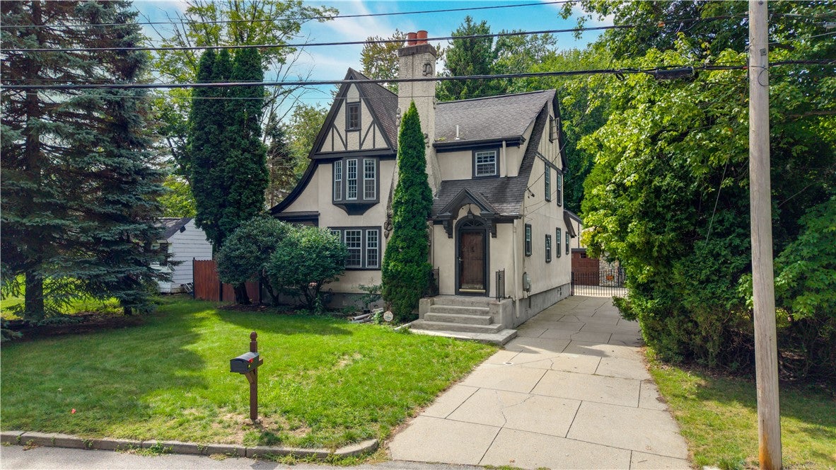 4 Grandview Avenue