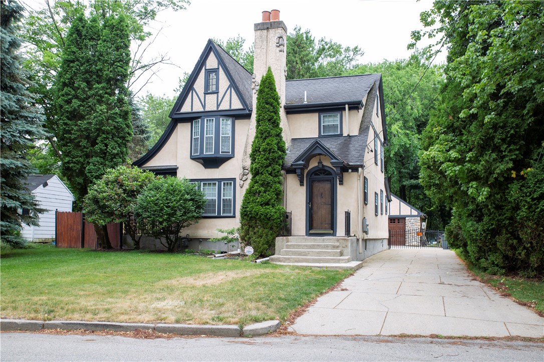 4 Grandview Avenue