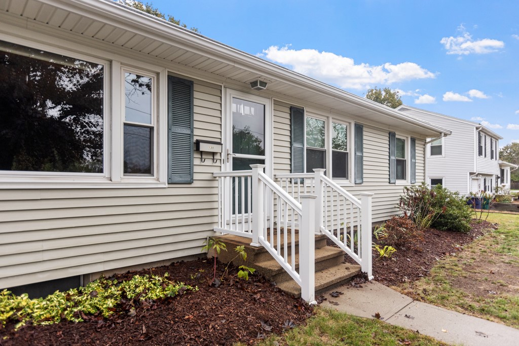 135 Greenmeadow Circle