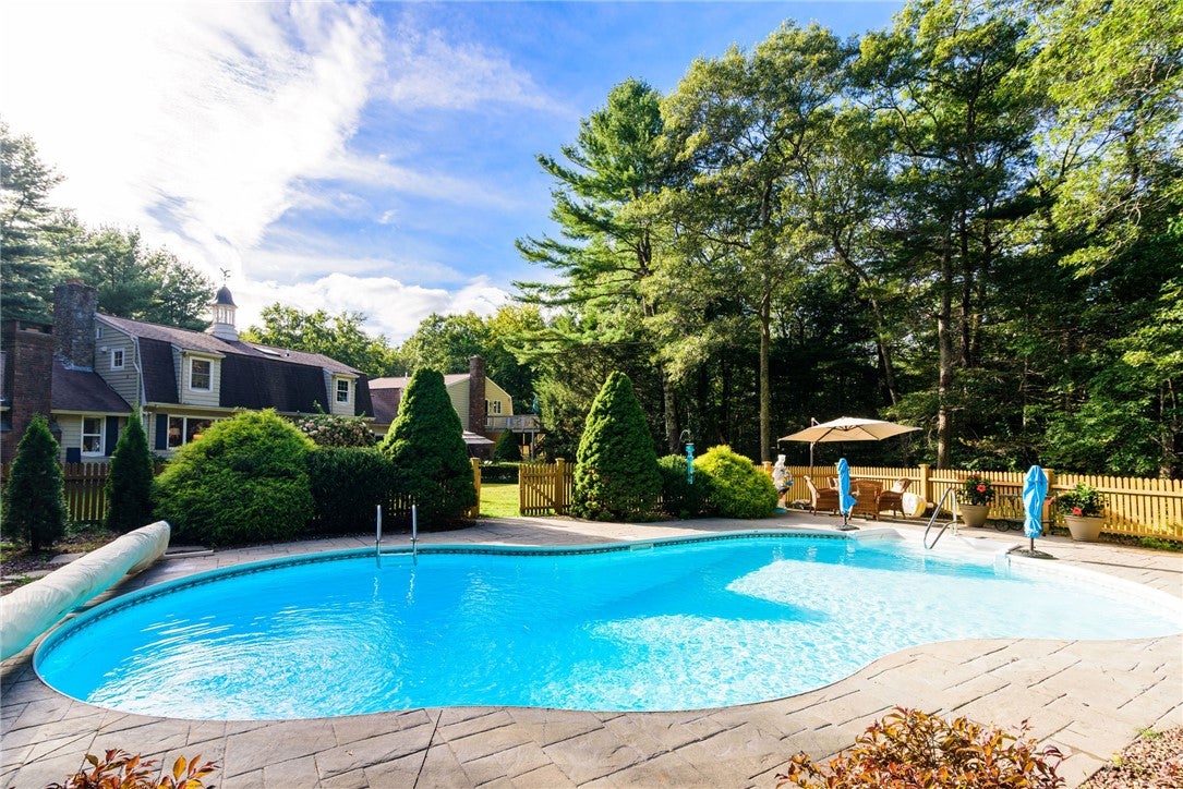 31 Raccoon Hill Road