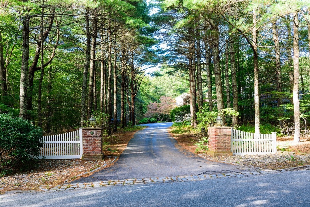 31 Raccoon Hill Road