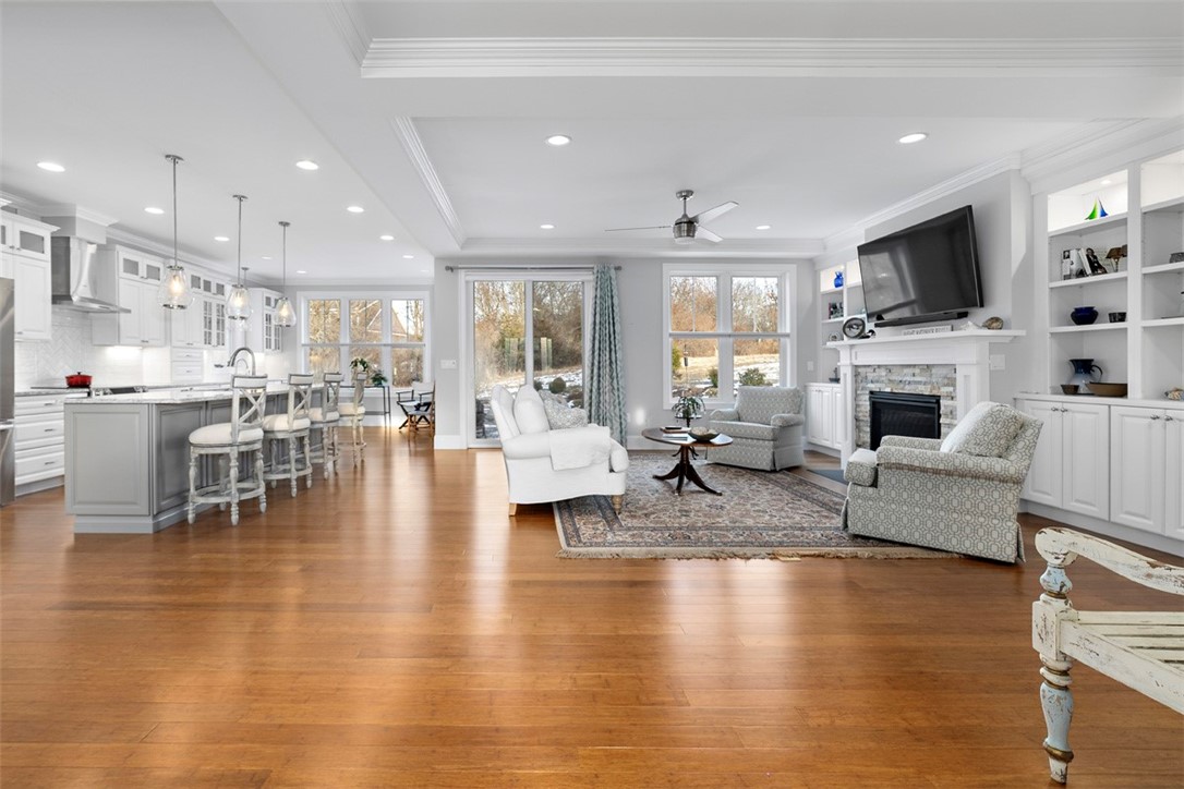 South Kingstown, Rhode Island 02879, United States, 3 Bedrooms Bedrooms, ,3 BathroomsBathrooms,Residential,Pending,23435