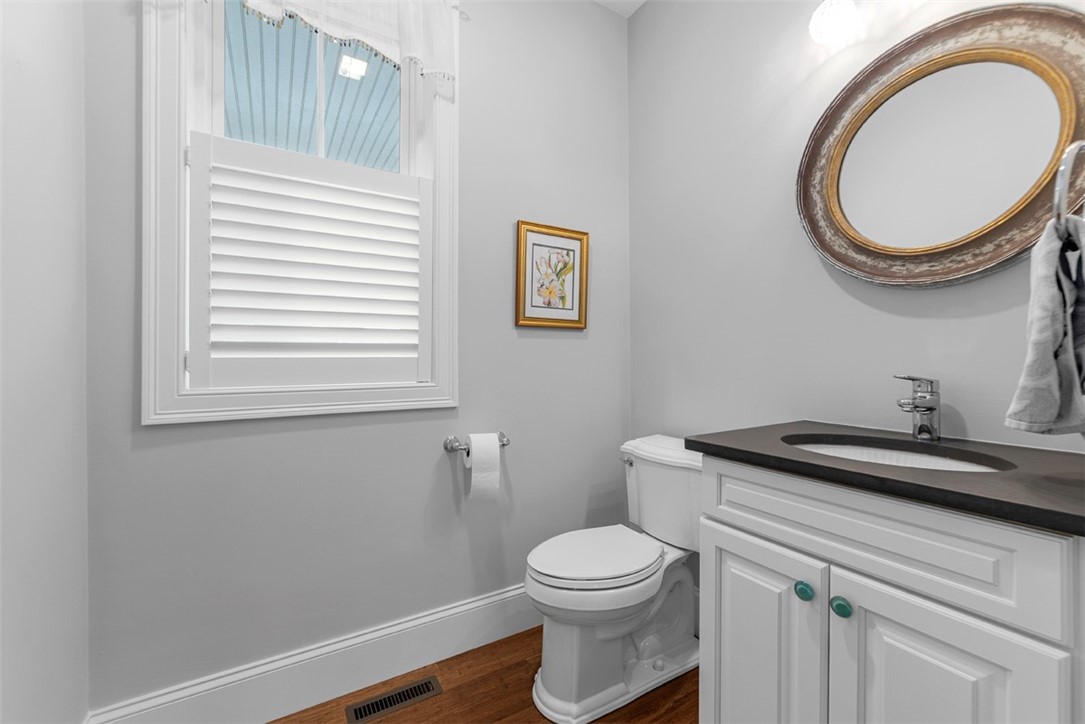 South Kingstown, Rhode Island 02879, United States, 3 Bedrooms Bedrooms, ,3 BathroomsBathrooms,Residential,Pending,23435