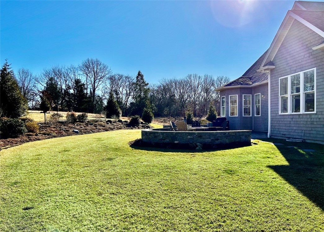 South Kingstown, Rhode Island 02879, United States, 3 Bedrooms Bedrooms, ,3 BathroomsBathrooms,Residential,Pending,23435