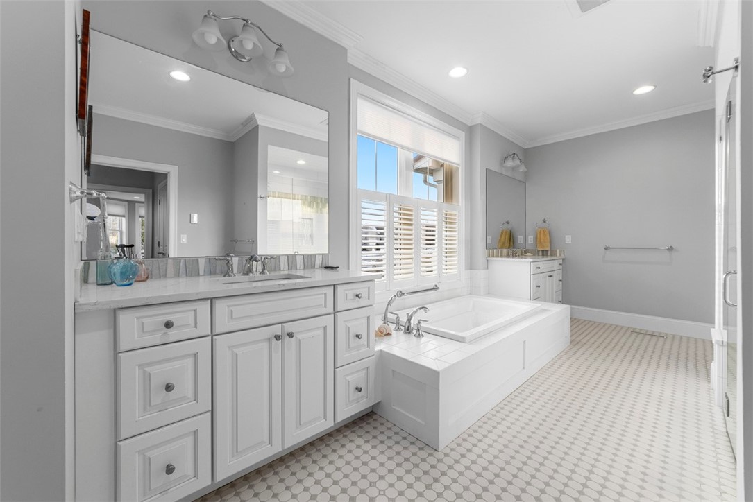 South Kingstown, Rhode Island 02879, United States, 3 Bedrooms Bedrooms, ,3 BathroomsBathrooms,Residential,Pending,23435