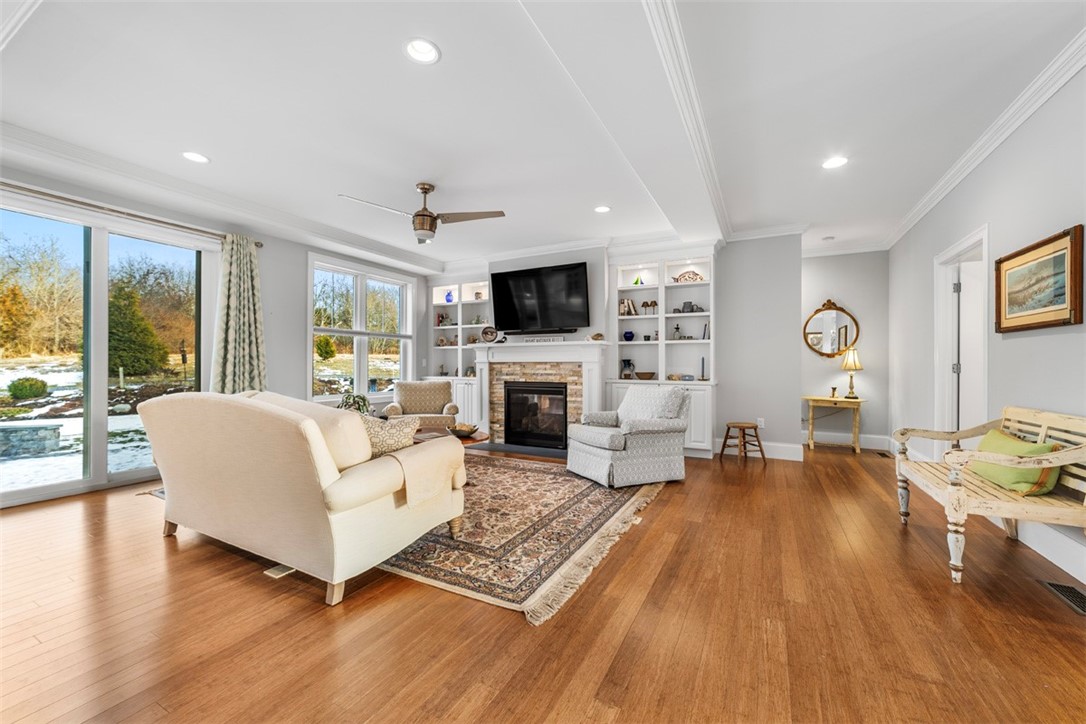 South Kingstown, Rhode Island 02879, United States, 3 Bedrooms Bedrooms, ,3 BathroomsBathrooms,Residential,Pending,23435