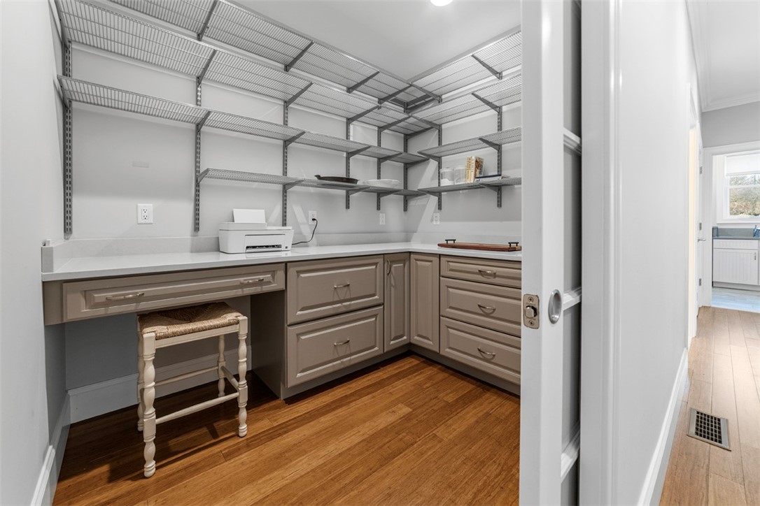 South Kingstown, Rhode Island 02879, United States, 3 Bedrooms Bedrooms, ,3 BathroomsBathrooms,Residential,Pending,23435