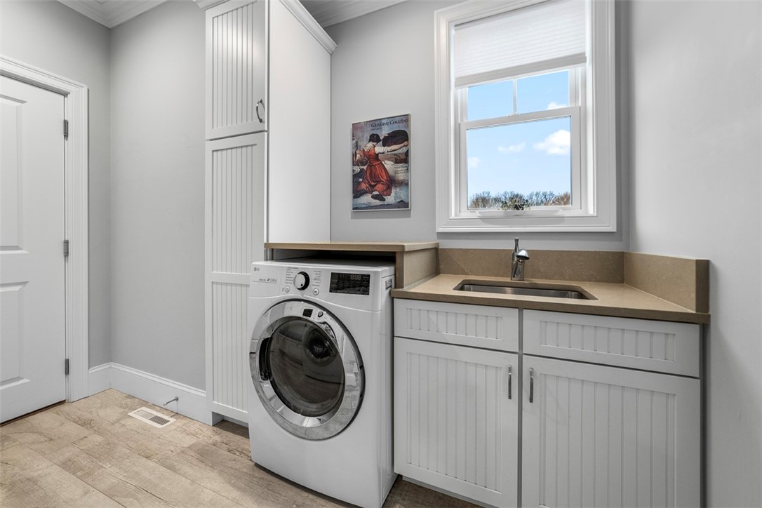 South Kingstown, Rhode Island 02879, United States, 3 Bedrooms Bedrooms, ,3 BathroomsBathrooms,Residential,Pending,23435