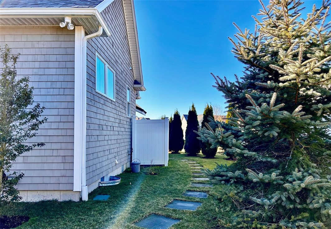 South Kingstown, Rhode Island 02879, United States, 3 Bedrooms Bedrooms, ,3 BathroomsBathrooms,Residential,Pending,23435