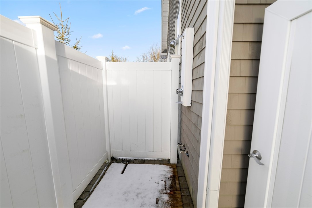 South Kingstown, Rhode Island 02879, United States, 3 Bedrooms Bedrooms, ,3 BathroomsBathrooms,Residential,Pending,23435