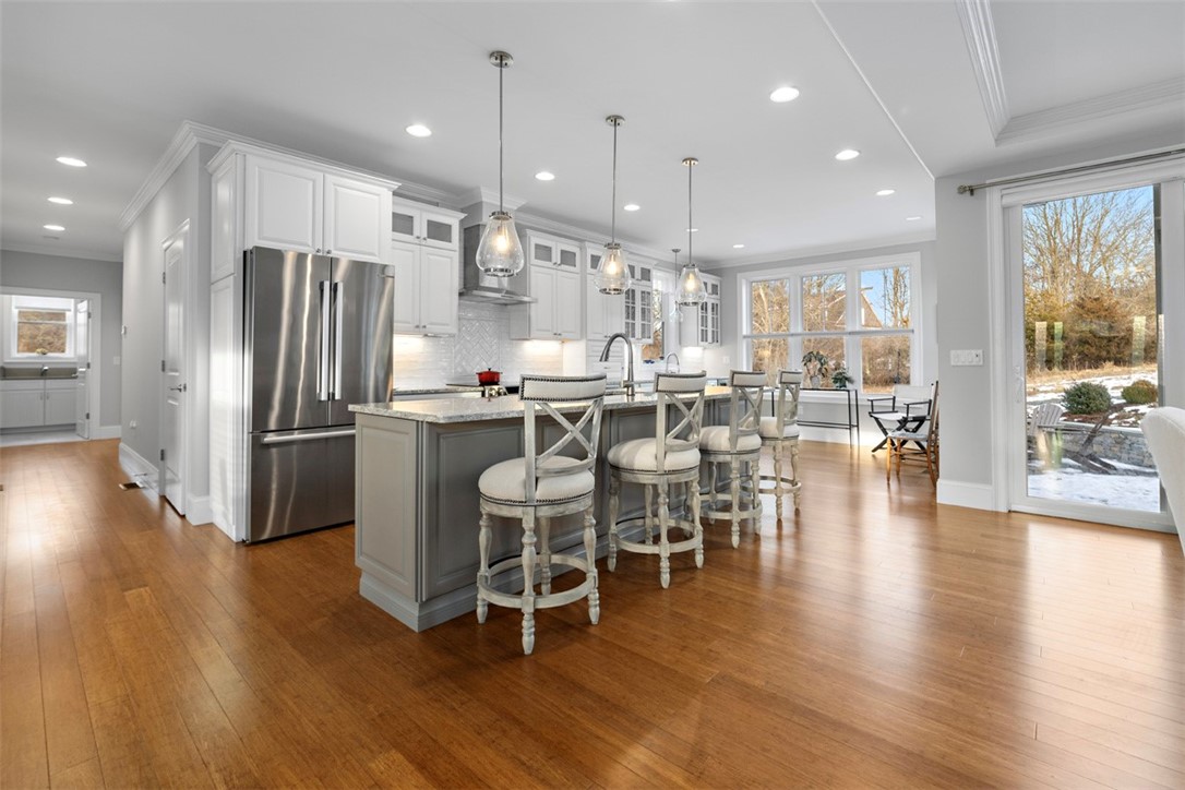 South Kingstown, Rhode Island 02879, United States, 3 Bedrooms Bedrooms, ,3 BathroomsBathrooms,Residential,Pending,23435