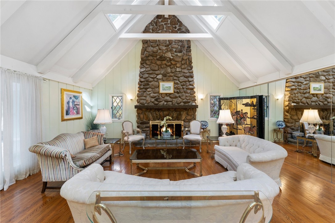 Cumberland, Rhode Island 02864, United States, 3 Bedrooms Bedrooms, ,4 BathroomsBathrooms,Residential,Active,104659