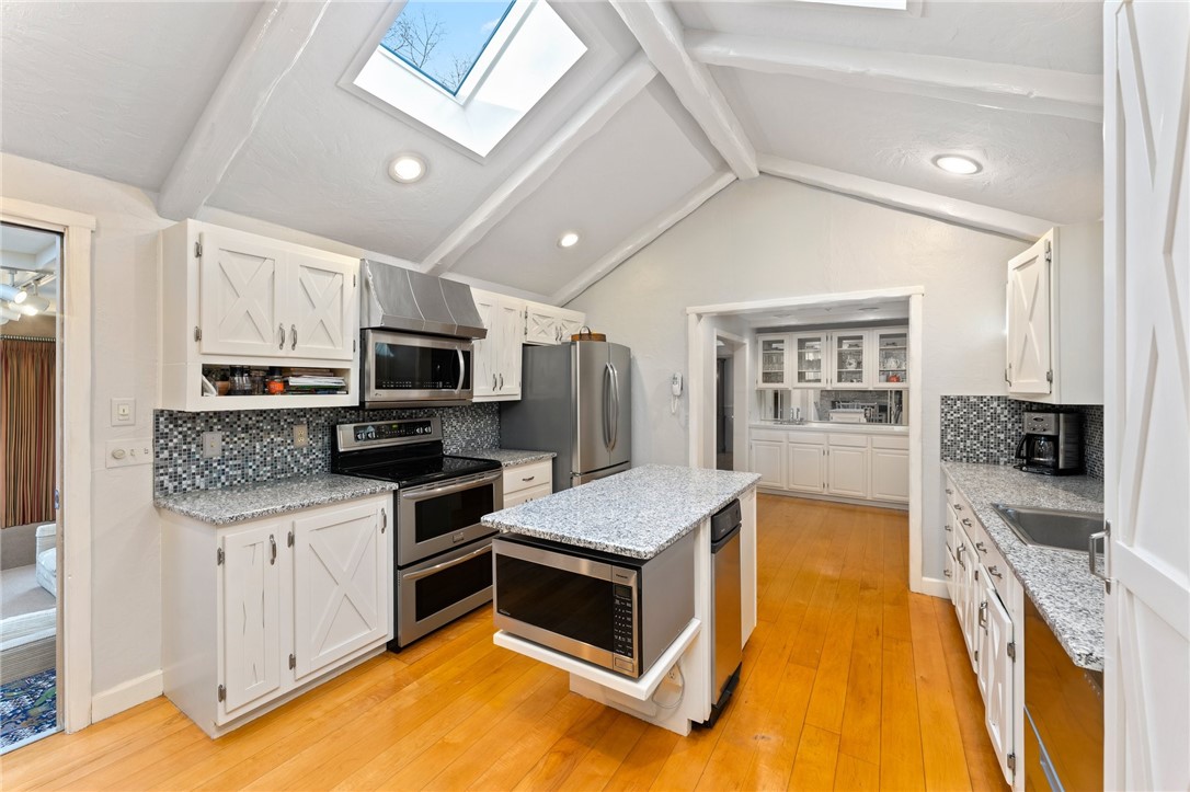 Cumberland, Rhode Island 02864, United States, 3 Bedrooms Bedrooms, ,4 BathroomsBathrooms,Residential,Active,104659