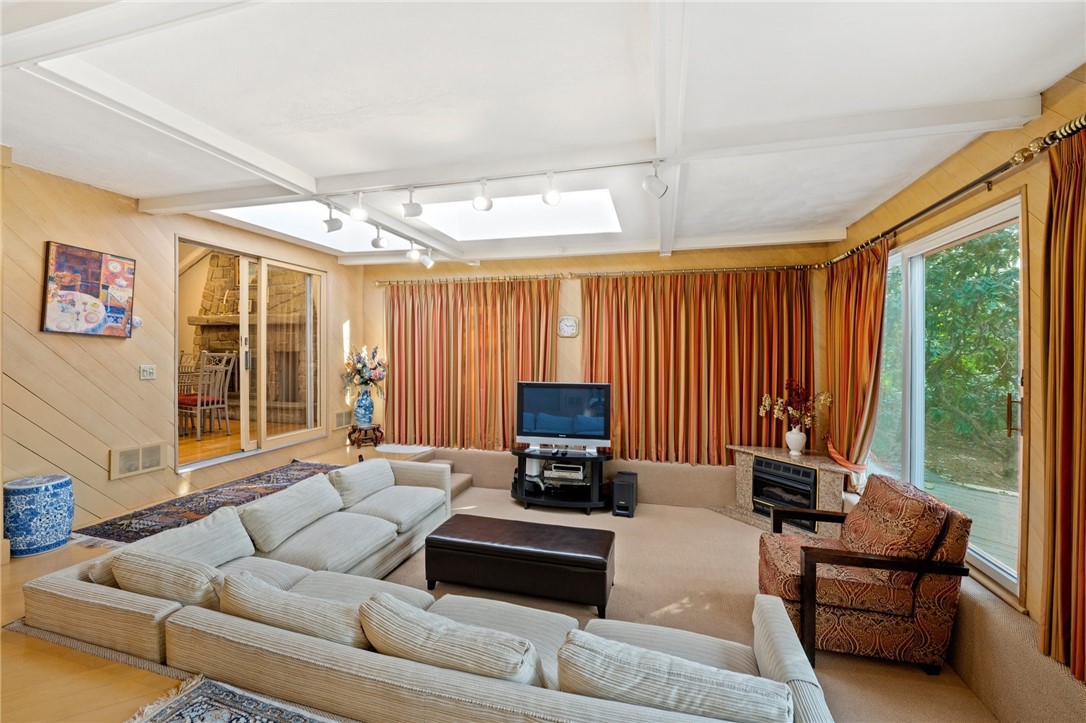 Cumberland, Rhode Island 02864, United States, 3 Bedrooms Bedrooms, ,4 BathroomsBathrooms,Residential,Active,104659