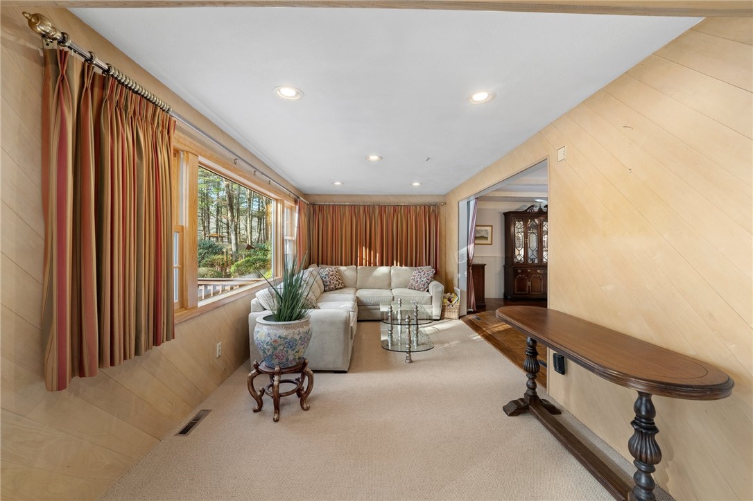 Cumberland, Rhode Island 02864, United States, 3 Bedrooms Bedrooms, ,4 BathroomsBathrooms,Residential,Active,104659