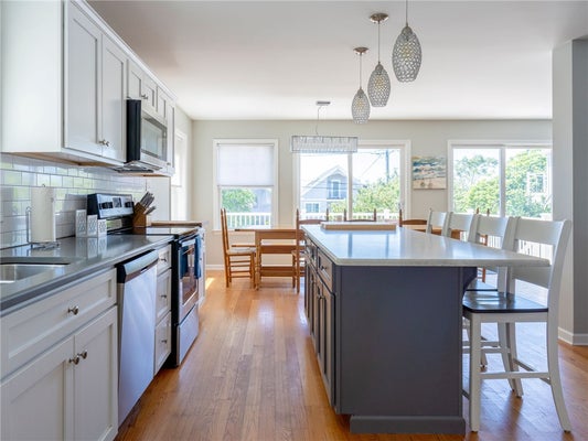 29 CREST ST, MIDDLETOWN, RI 02842 - Image 765a8a1be1039a7ea6831979ae0e4d53/3610693343