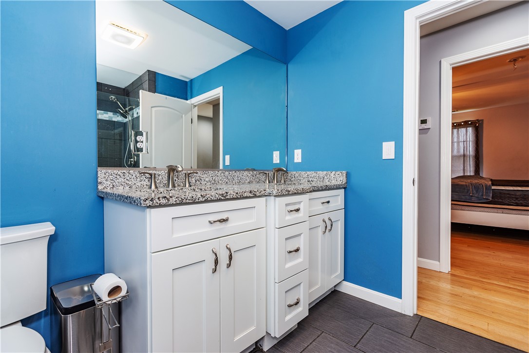 East Providence, Rhode Island 02914, United States, 4 Bedrooms Bedrooms, ,2 BathroomsBathrooms,Residential,Active,239141