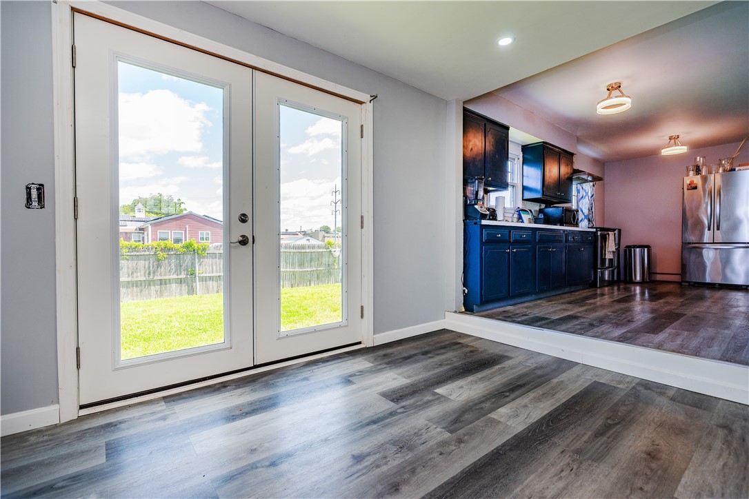 East Providence, Rhode Island 02914, United States, 4 Bedrooms Bedrooms, ,2 BathroomsBathrooms,Residential,Active,239141