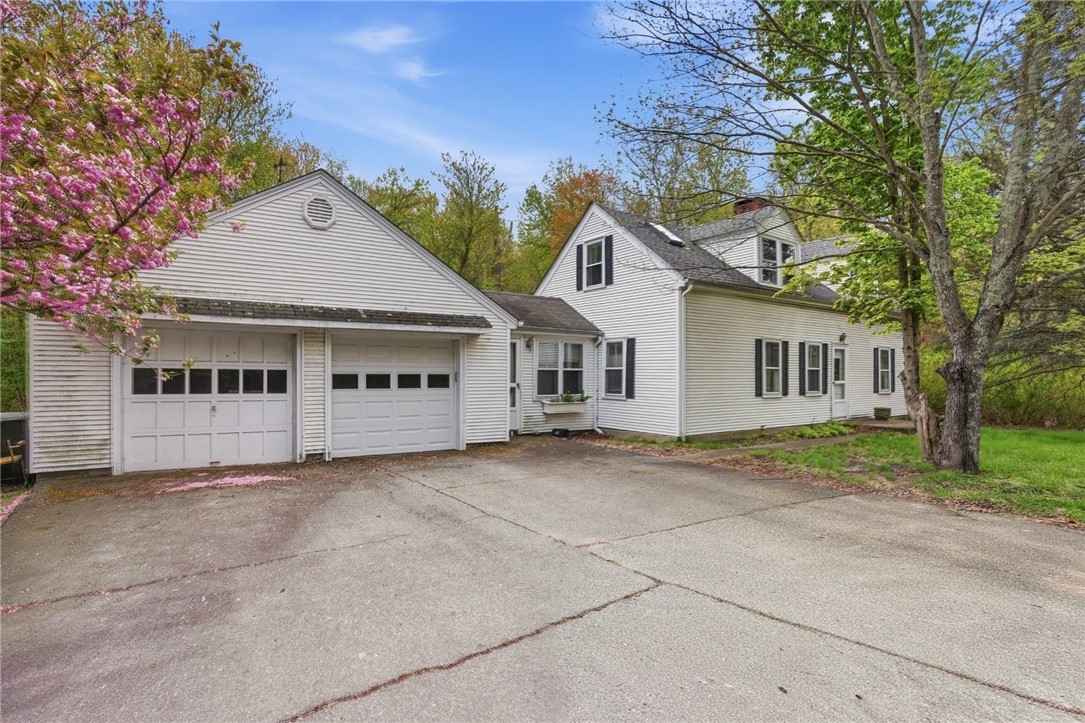 1162 Douglas Pike