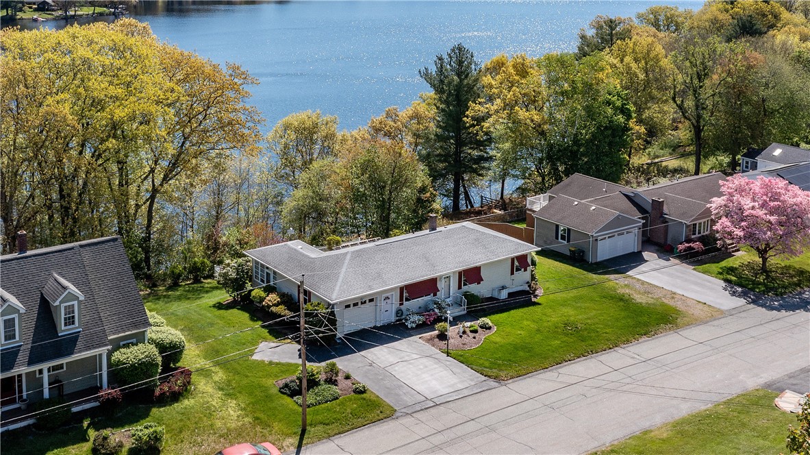 15 Lakeside Drive