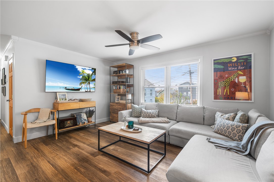 101 Grand View Street 1